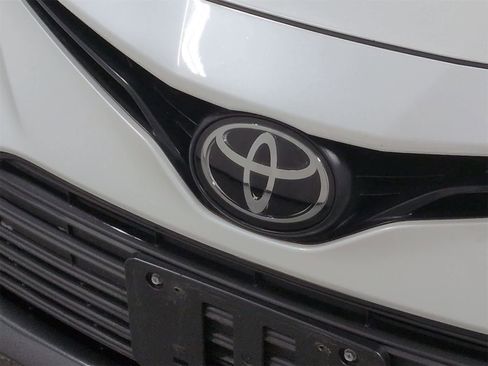 Used 2023 Toyota Camry XLE image 12