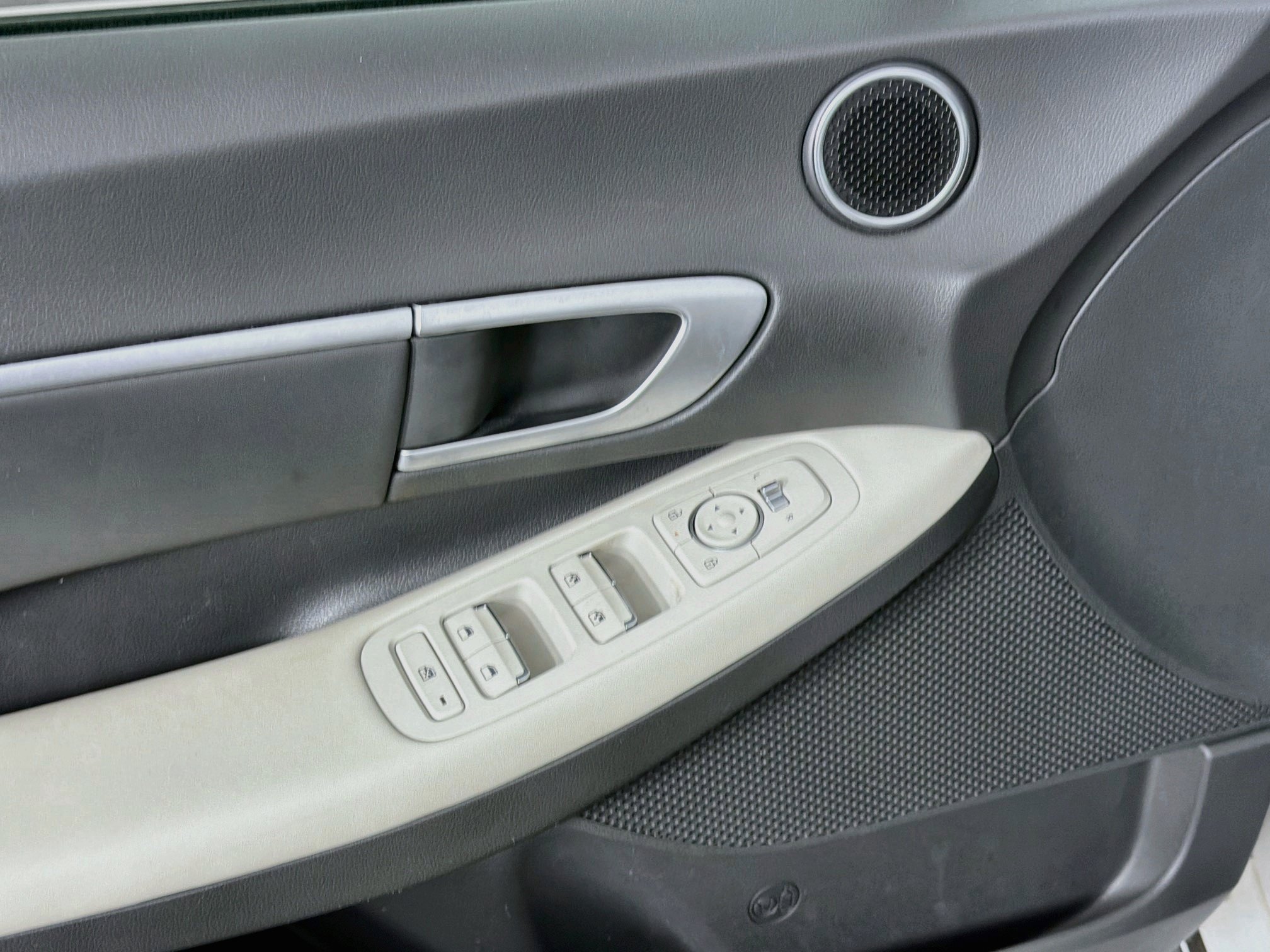Used 2025 Hyundai Sonata SEL FWD image 15