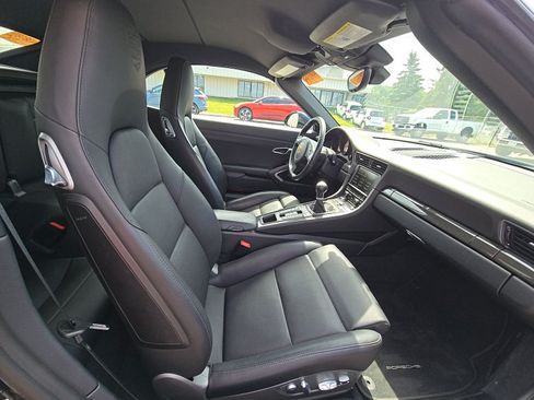 Used 2016 Porsche 911 Carrera 4 AWD/4WD image 6