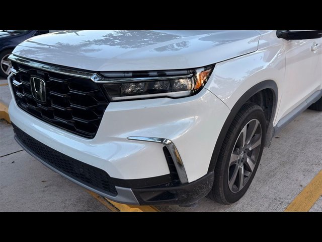 Certified 2025 Honda Pilot Touring image 5