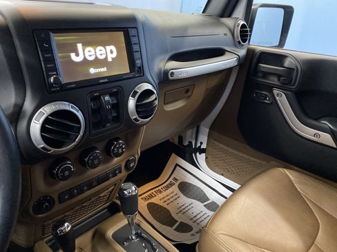 Certified 2015 Jeep Wrangler Unlimited Sahara w/ Dual Top Group image 14