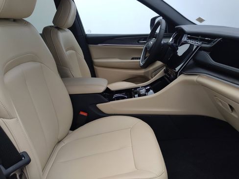 Used 2023 Jeep Grand Cherokee 4WD 4xe image 21