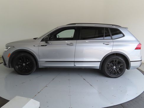 Used 2022 Volkswagen Tiguan SE R-Line FWD image 7