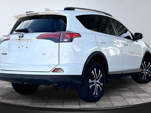 Used 2017 Toyota RAV4 LE FWD image 6