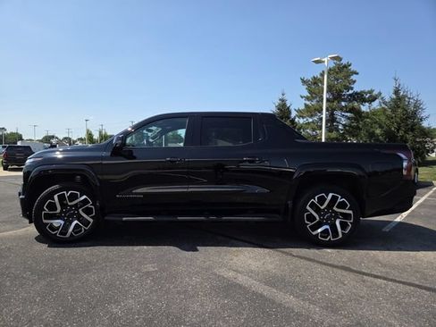 Used 2025 Chevrolet Silverado EV RST AWD/4WD image 15