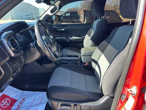 Used 2021 Toyota Tacoma TRD Off-Road image 11