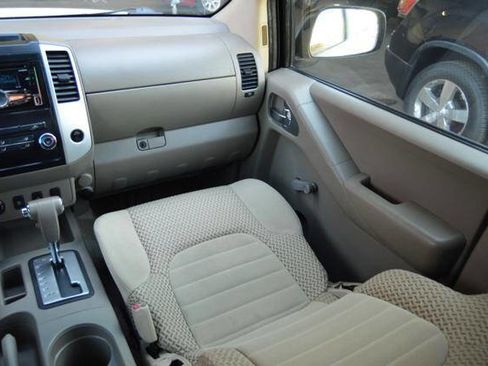 Used 2010 Nissan Frontier SE image 41