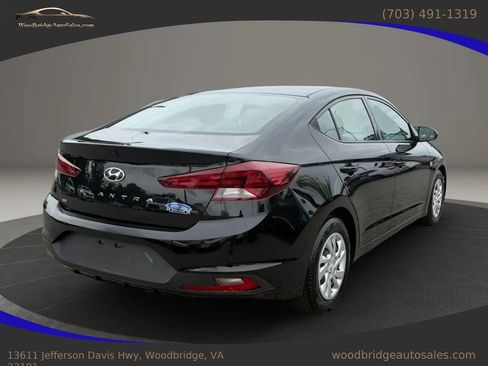 Used 2019 Hyundai Elantra SE w/ Cargo Package FWD image 5