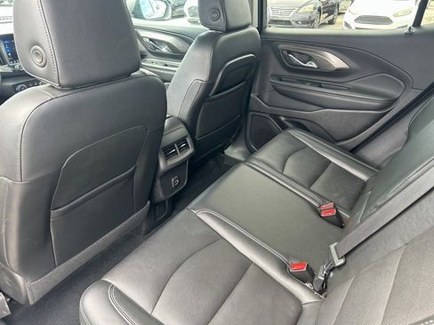 Used 2024 GMC Terrain SLT image 31