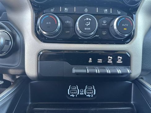Used 2022 RAM 1500 Laramie AWD/4WD image 38