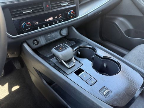 Used 2025 Nissan Rogue SV FWD image 43