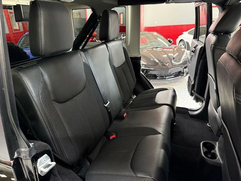 Used 2016 Jeep Wrangler Unlimited Sahara image 24