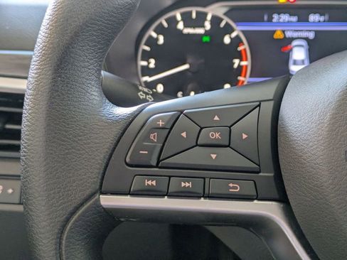 Used 2025 Nissan Altima 2.5 SV FWD image 18