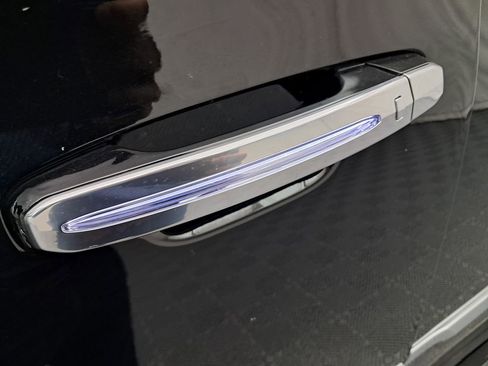 Used 2019 Cadillac Escalade Platinum image 8