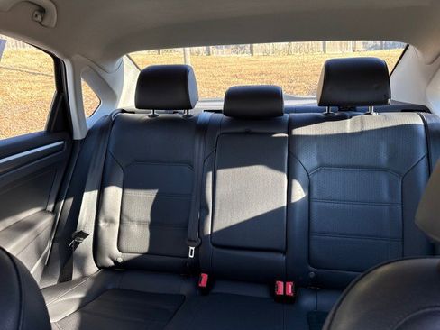 Used 2017 Volkswagen Passat 1.8T R-Line image 29