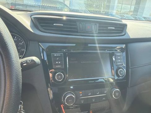 Used 2020 Nissan Rogue S AWD/4WD image 9