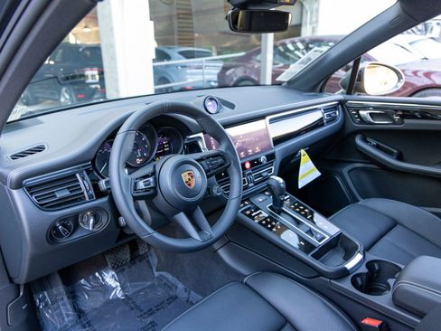 New 2026 Porsche Macan Turbo image 4