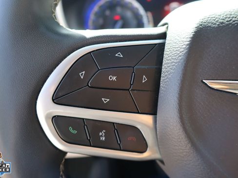 Used 2024 Chrysler Pacifica Touring-L FWD image 15