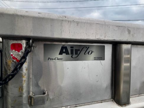 Used 2016 Ford F550 4x4 Regular Cab Super Duty w/ Power Equipment Group image 22