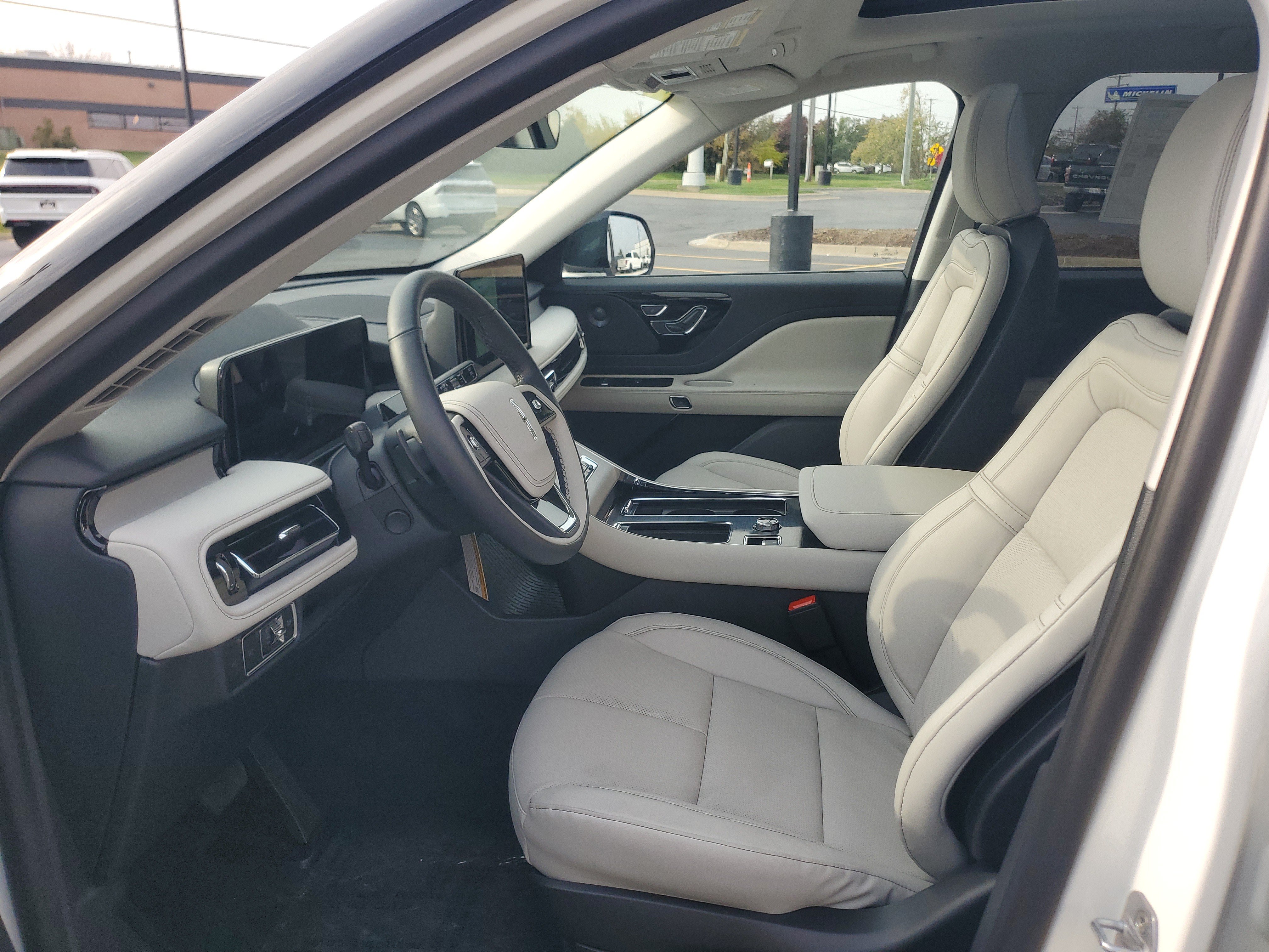 New 2027 Lincoln Aviator Reserve w/ Jet Appearance Package AWD/4WD image 11