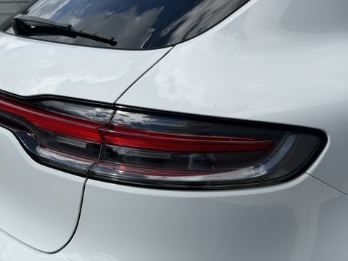 Certified 2024 Porsche Macan AWD/4WD image 13