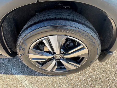 Used 2021 Nissan Rogue Platinum image 5