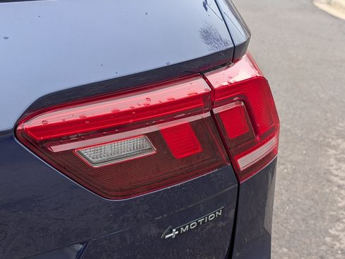 Certified 2022 Volkswagen Tiguan SE w/ Panoramic Sunroof Package AWD/4WD image 17