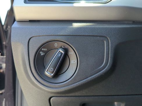 Used 2021 Volkswagen Atlas Cross Sport SEL FWD image 31