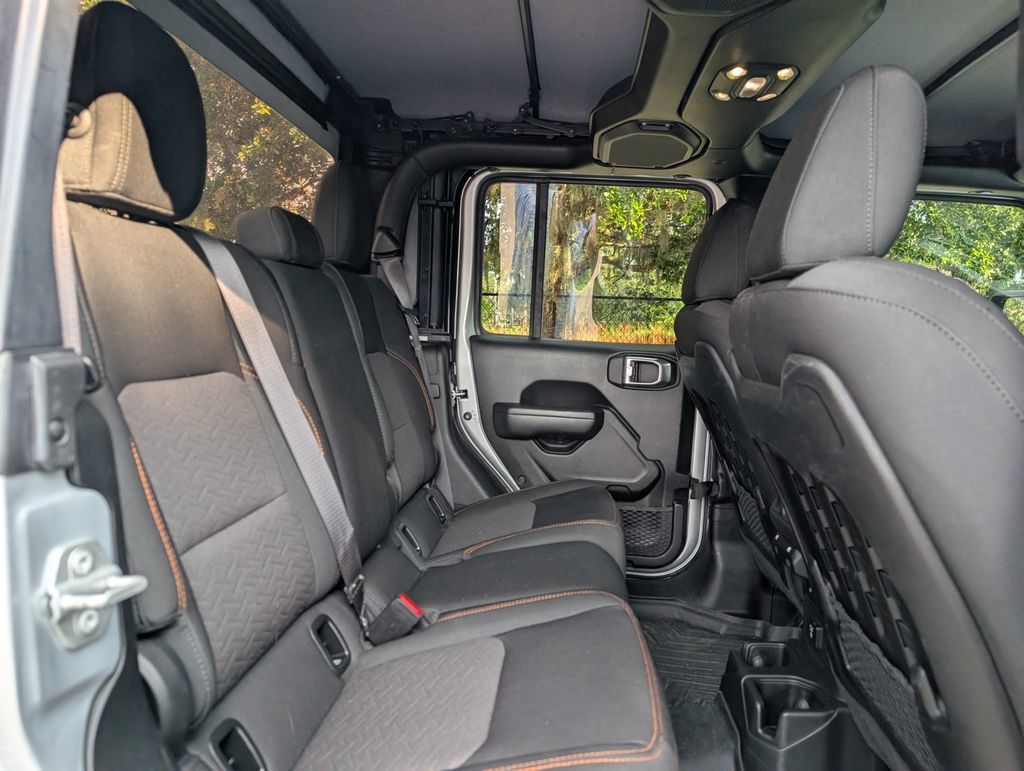 Used 2022 Jeep Gladiator Mojave AWD/4WD image 25