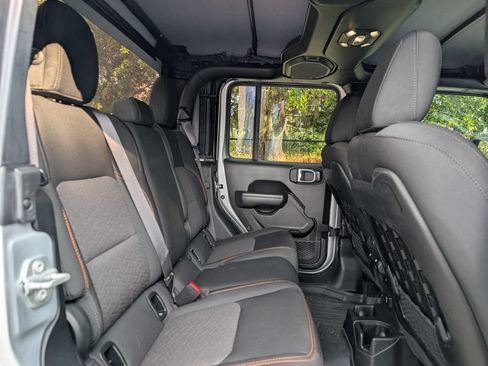 Used 2022 Jeep Gladiator Mojave AWD/4WD image 25