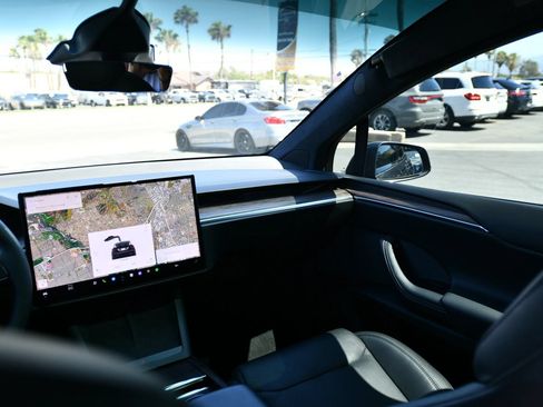 Used 2022 Tesla Model X AWD/4WD image 24