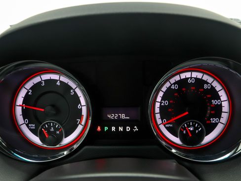 Used 2016 Dodge Grand Caravan SXT FWD image 26