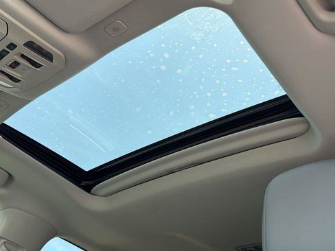 Certified 2025 Toyota Highlander XLE FWD image 26