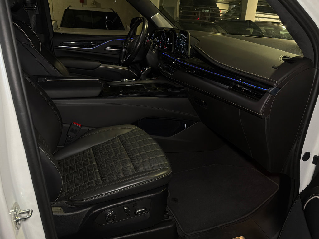Used 2024 Cadillac Escalade ESV V AWD/4WD image 15