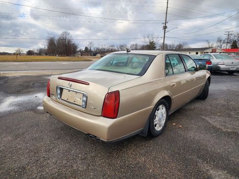 Used 2005 Cadillac De Ville Sedan w/ Equipment Group image 4