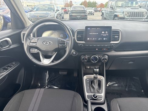 Used 2024 Hyundai Venue SEL image 16