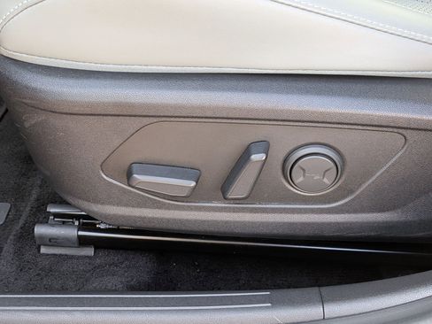 Used 2025 Hyundai Elantra Limited FWD image 16