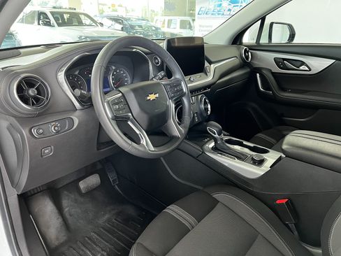 Used 2024 Chevrolet Blazer LT w/ Convenience Package FWD image 9