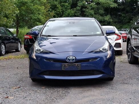 Certified 2018 Toyota Prius Three FWD image 3