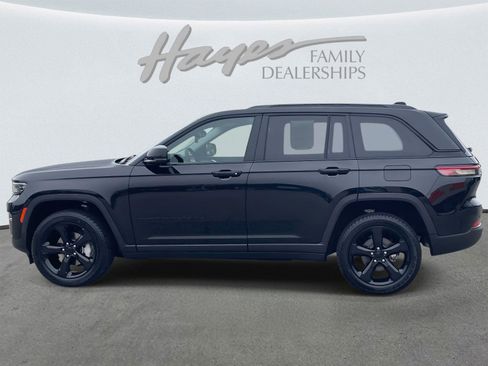 Used 2023 Jeep Grand Cherokee Limited w/ Black Appearance Package image 6