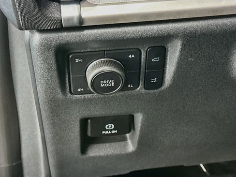 Used 2025 Ford Expedition Active AWD/4WD image 17