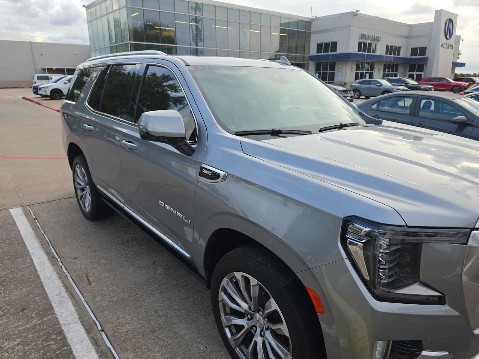 Used 2024 GMC Yukon Denali w/ Advanced Technology Package RWD image 3