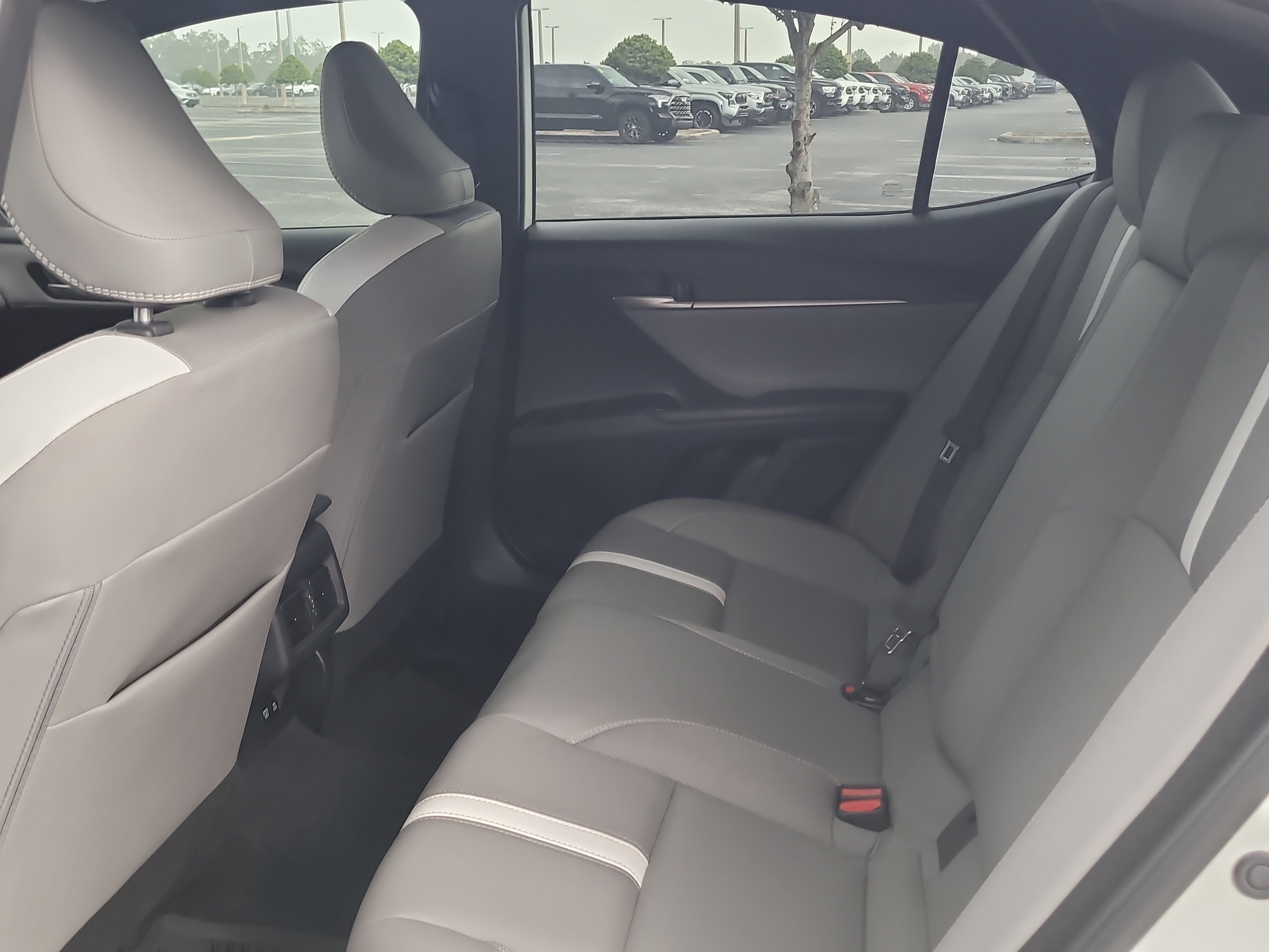 Used 2025 Toyota Camry SE FWD image 13