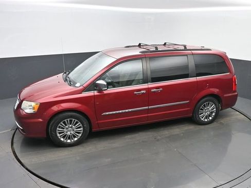 Used 2014 Chrysler Town & Country Touring-L w/ Driver Convenience Group image 39
