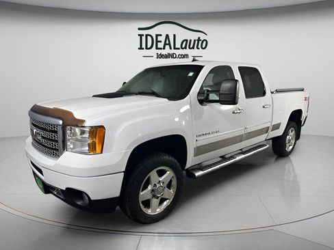 Used 2013 GMC Sierra 2500 Denali w/ Suspension Package, Off-Road image 10