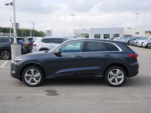 Used 2025 Audi Q5 Premium Plus w/ Premium Plus AWD/4WD image 3