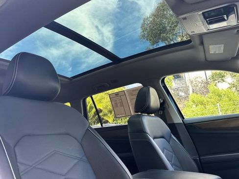 Used 2024 Volkswagen Atlas SE w/ Panoramic Sunroof Package FWD image 17