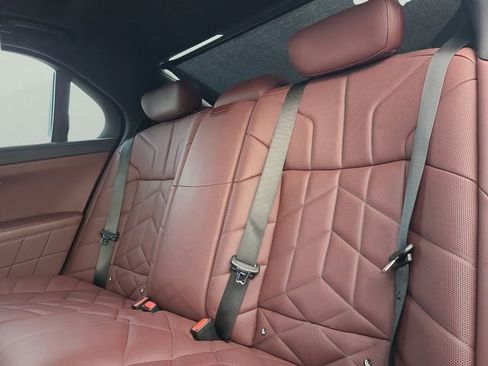 Used 2023 BMW 760i xDrive image 10