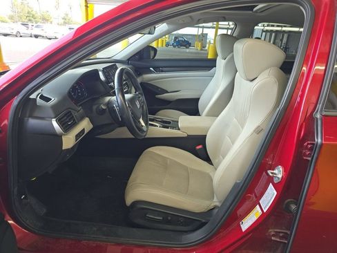 Used 2018 Honda Accord Touring image 4