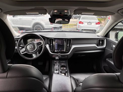 Used 2018 Volvo XC60 T5 Momentum w/ Vision Package AWD/4WD image 17